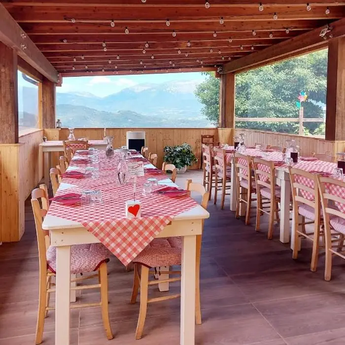 foto-terrazza-saetta La terrazza dell'Agriturismo Saettà con vista sulle Dolomiti