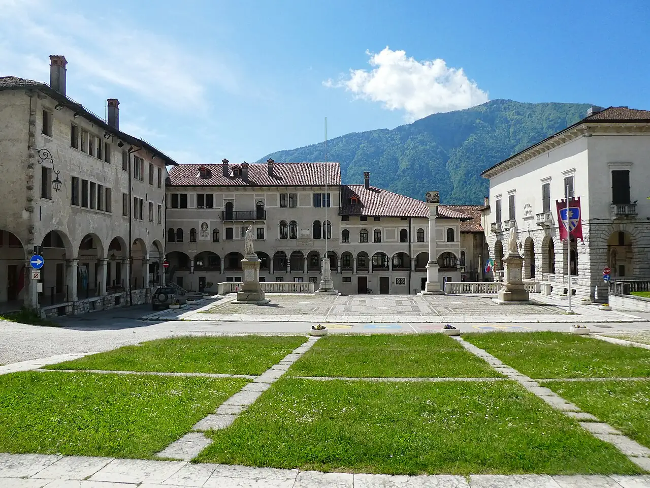 Feltre, Piazza Maggiore nel centro storico
