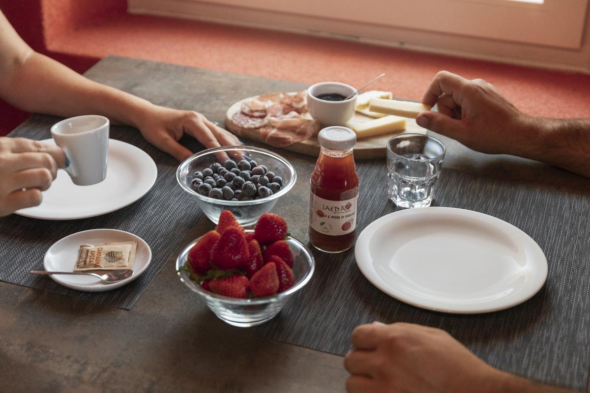 Colazione con piccoli frutti